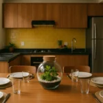 Terrários fechados como centro de mesa para sala de jantar moderna